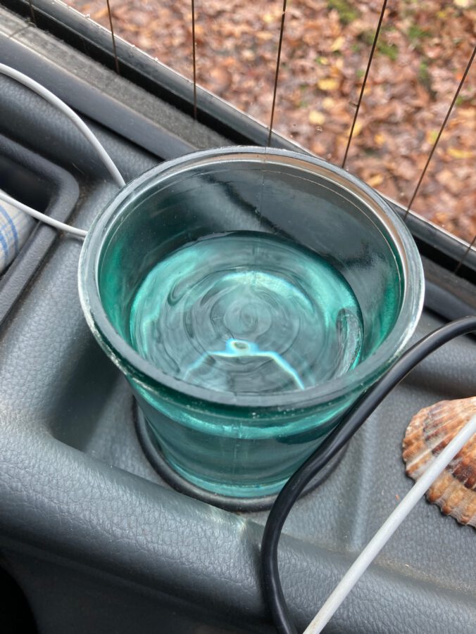 Vibration im Wasserglas bei laufendem Busmotor