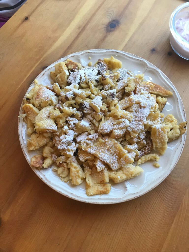 Kaiserschmarren mit Puderzucker
