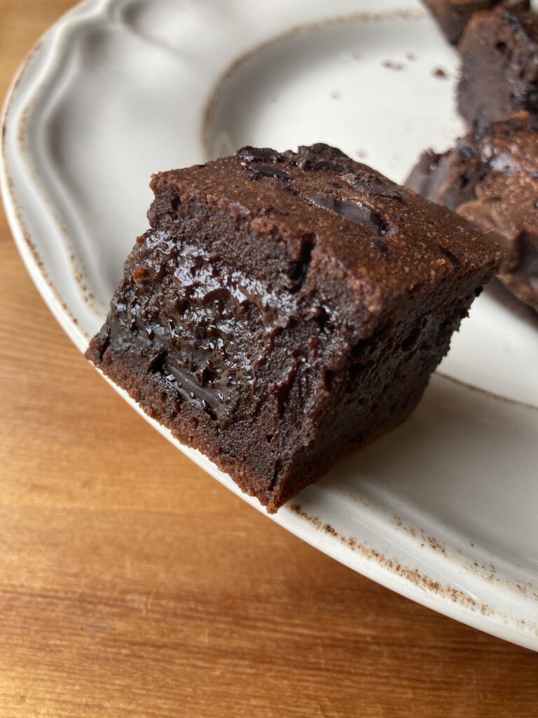 Schokoladen Brownie mit halbflüssigem Kern