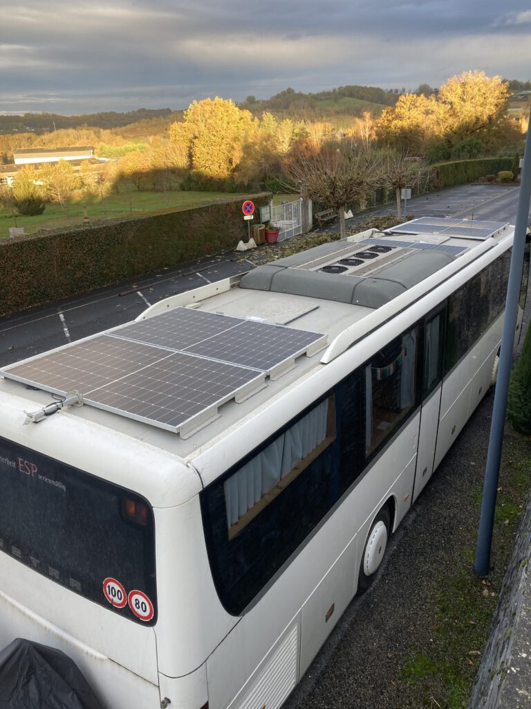 Solarstrom auf unserem Busdach