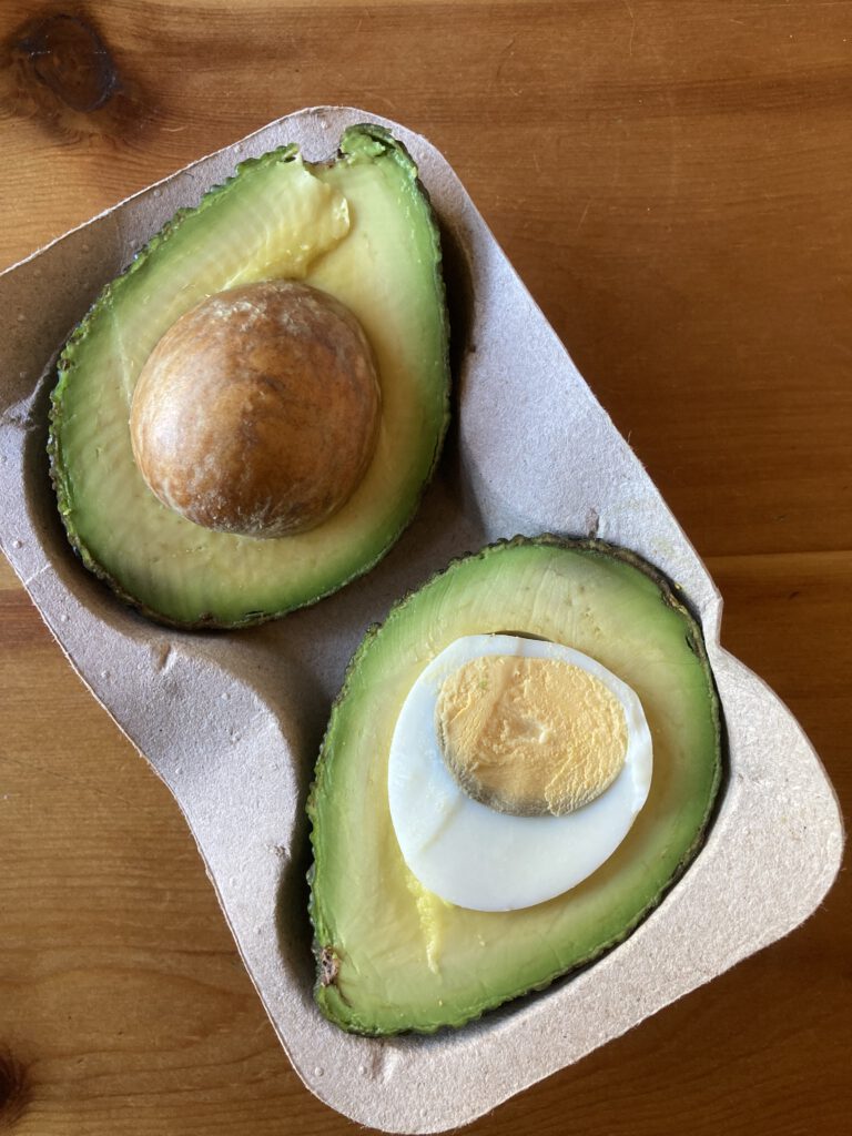Avocado und Ei