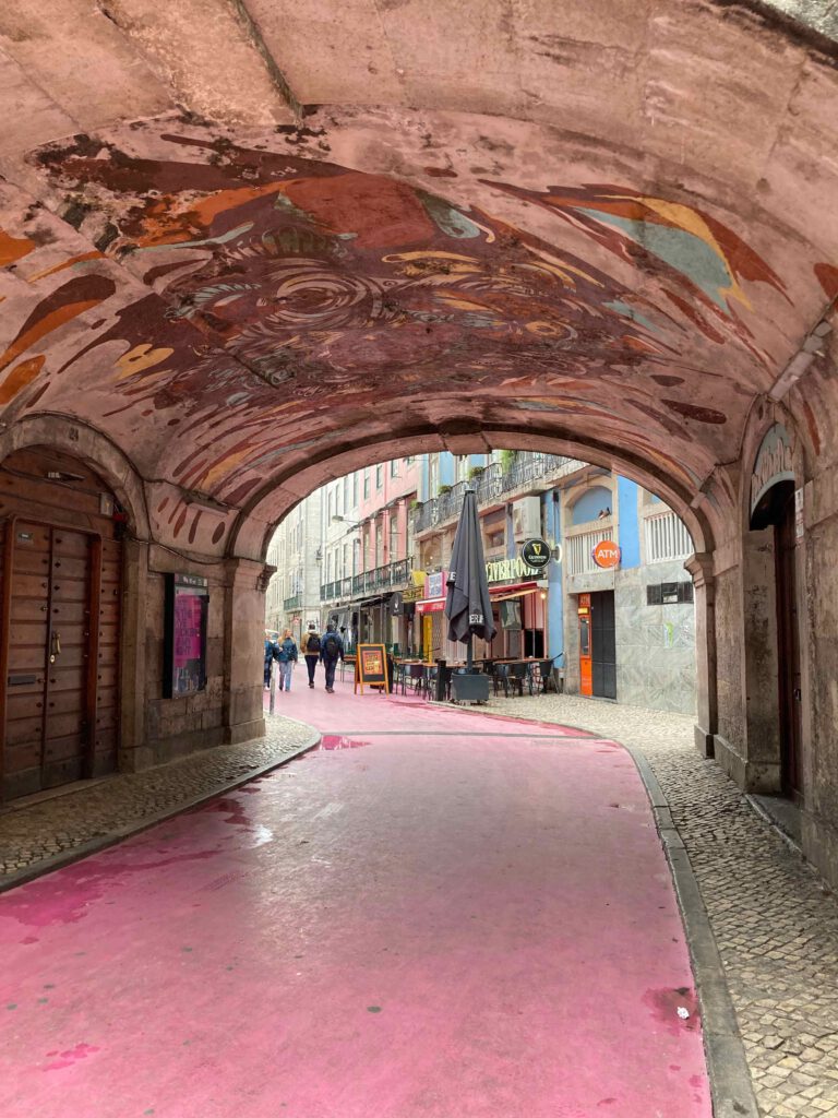 Rote Straße in Lissabonn